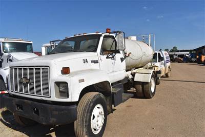 Chevrolet Kodiak C7500 2000 Gallon Water Truck - 5 Speed Manual