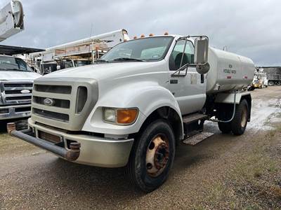 Ford F-650 2000 Gallon Water Truck - Caterpillar 230HP, 6 Speed Manual