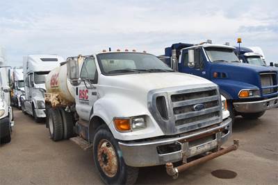 Ford F-750 2000 Gallon Water Truck - Cummins 215HP, 6 Speed Manual