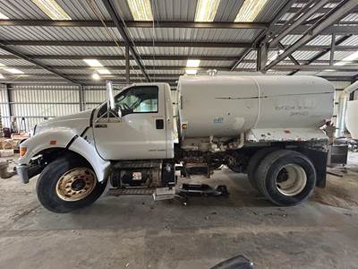 Ford F-750 2000 Gallon Water Truck - Cummins 260HP, 6 Speed Manual