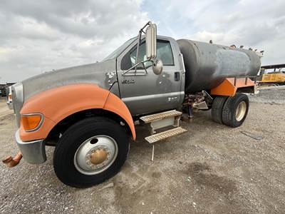 Ford F-750 2000 Gallon Water Truck - Cummins 240HP, 6 Speed Manual