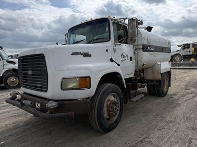 Ford LA9000 2500 Gallon Water Truck - Caterpillar 300HP, 7 Speed Manual