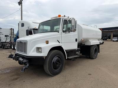 Freightliner FL70 2500 Gallon Water Truck - Cummins 225HP, Automatic