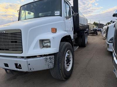 Freightliner FL80 4000 Gallon Water Truck - Caterpillar 276HP, Automatic