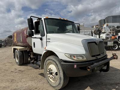 International DuraStar 4300 2000 Gallon Water Truck - 230HP, Automatic