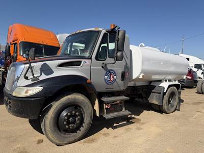 International DuraStar 4300 2000 Gallon Water Truck - 230HP, Automatic