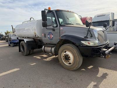 International DuraStar 4300 2000 Gallon Water Truck - 230HP, Automatic