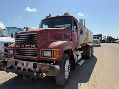 Mack CH613 4000 Gallon Water Truck - E7 350HP, 9 Speed Manual