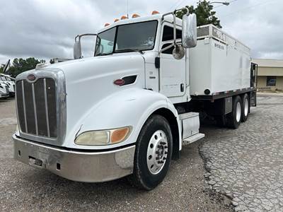Peterbilt 384 3200 Gallon Water Truck - Cummins 370HP, 10 Speed Manual