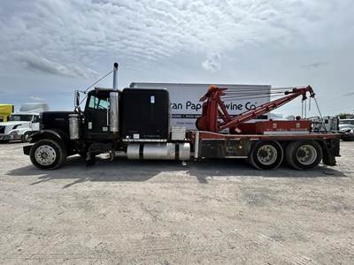Freightliner FLC120 Tandem Axle Wrecker Tow Truck - Caterpillar, 400HP, 5+4 Speed Manual