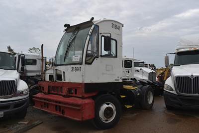 Autocar XSpotter Yard Spotter Truck - Cummins, 225HP, Automatic