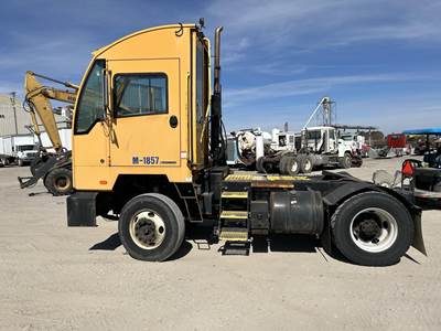 Autocar XSpotter Yard Spotter Truck - Cummins, 225HP, Automatic