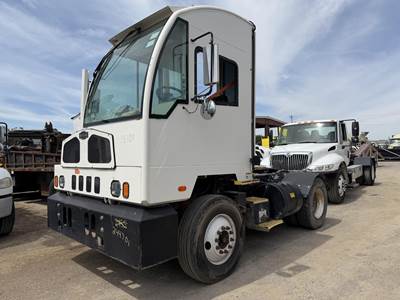 Autocar XSpotter Yard Spotter Truck - Cummins, 175HP, Automatic