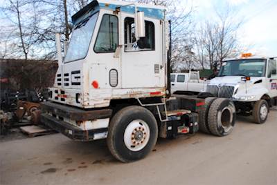 Capacity YT30 Yard Spotter Truck - Cummins