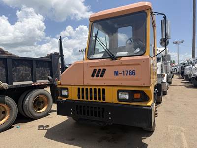 Ottawa T2 Yard Spotter Truck - Cummins, 200HP, Automatic