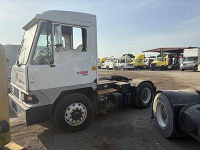 Ottawa T2 Yard Spotter Truck - Cummins, 200HP, Automatic