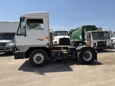Ottawa T2 Yard Spotter Truck - Cummins, 200HP, Automatic