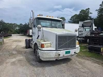 Eaton 23105S Rear Differential for a 1993 White WHEB
