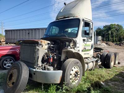 Mercedes-Benz MBE 4000 Engine Control Module (ECM) for a 2008 Freightliner M2 112 Medium Duty