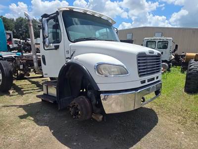 Mercedes-Benz MBE 926 Engine Control Module (ECM) for a 2006 Freightliner M2 106