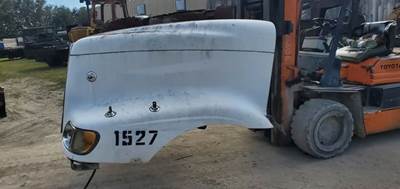 International 9200 / 9400 Hood for a 2006 International 9200/9400I