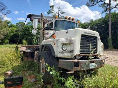 Mack DM690S Roll Off Truck