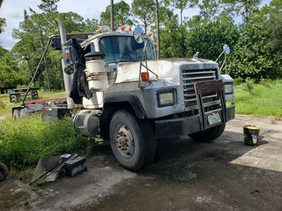 Mack RD688S Roll Off Truck