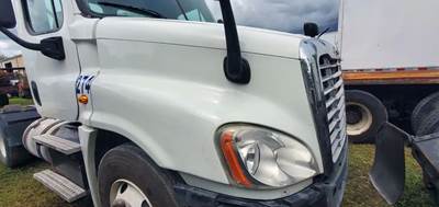 Freightliner Cascadia 125 Salvage Truck