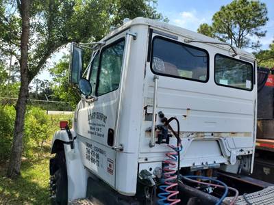 Freightliner FL70 Salvage Truck