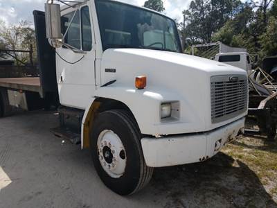 Freightliner FL70 Salvage Truck