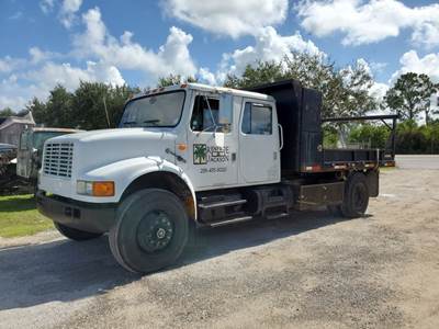 International 4700 Salvage Truck
