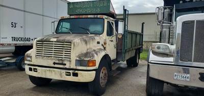 International 4700 Salvage Truck