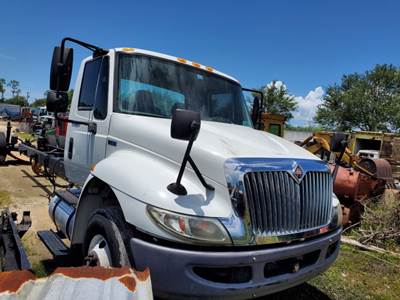 International DuraStar 4300 Salvage Truck