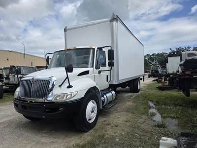 International DuraStar 4300 Salvage Truck
