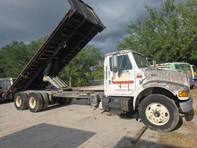 International F4900 Salvage Truck