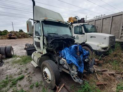 International ProStar Salvage Truck