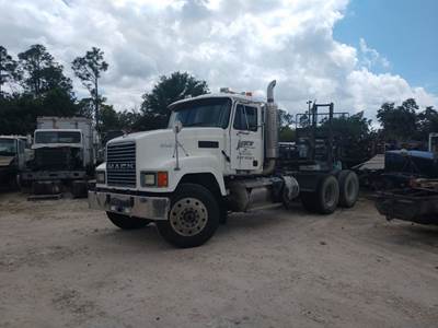 Mack CH613 Salvage Truck