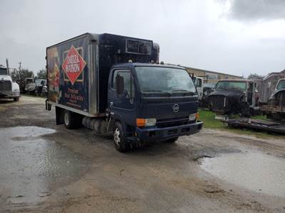 Nissan UD1400 Salvage Truck