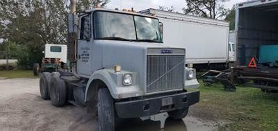 Volvo / WhiteGMC Salvage Truck
