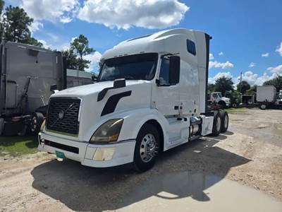 Volvo VNL Salvage Truck