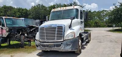 Eaton-Fuller FRO15210C Transmission for a 2015 Freightliner Cascadia 125