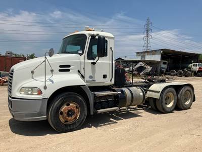 2013 Volvo / Mack CXU613 Day Cab Truck