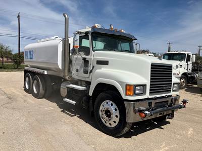 2013 Mack Pinnacle CHU613 Water Truck
