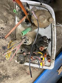 #1605 1991 Ford L9000 Control Panel