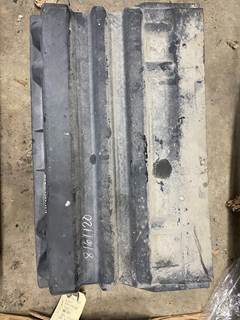 #982 2004 International 4200 Battery Box Cover