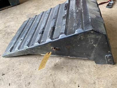 #908 2001 international 9400I Battery Box Cover