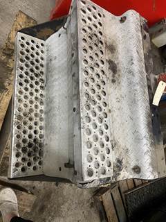 #1240 2007 Kenworth T800 Battery Box Cover