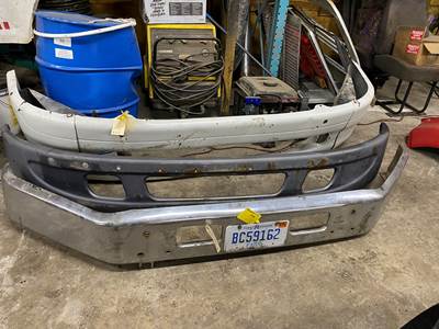 #1169 1994 Ford LTL9000 Aeromax Front Bumper