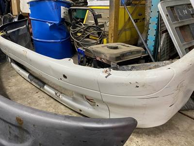 #1170 2005 Freightliner Columbia Front Bumper
