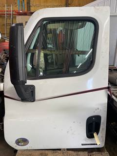 #723 2011 Freightliner Cascadia Cab Door (driver)